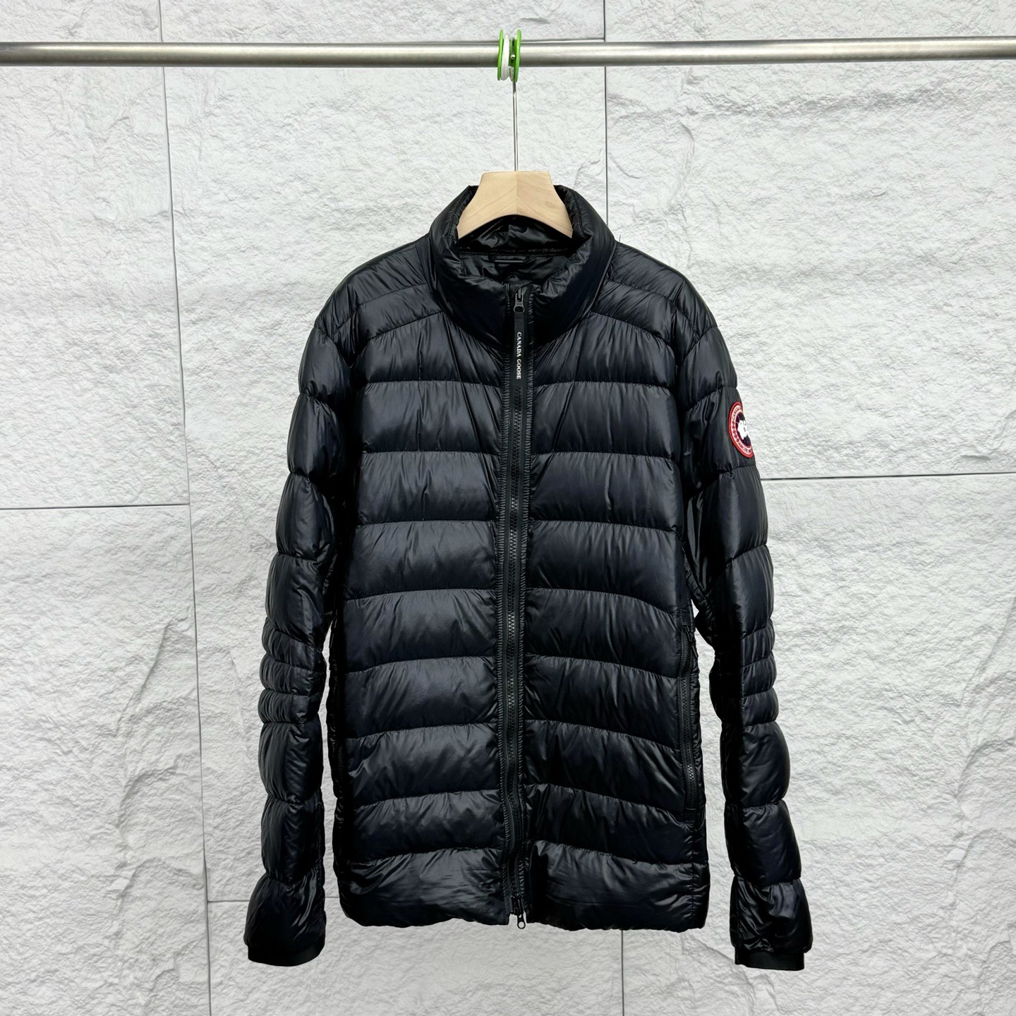99新 CANADA GOOSE XL码/黑色轻量泡芙排骨羽绒服/18429072