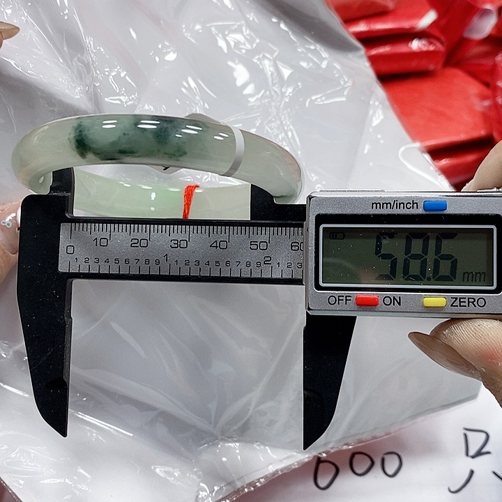 翡翠手镯未镶嵌171