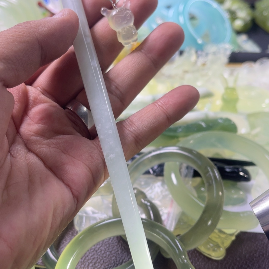 蛇纹石玉未镶嵌手镯