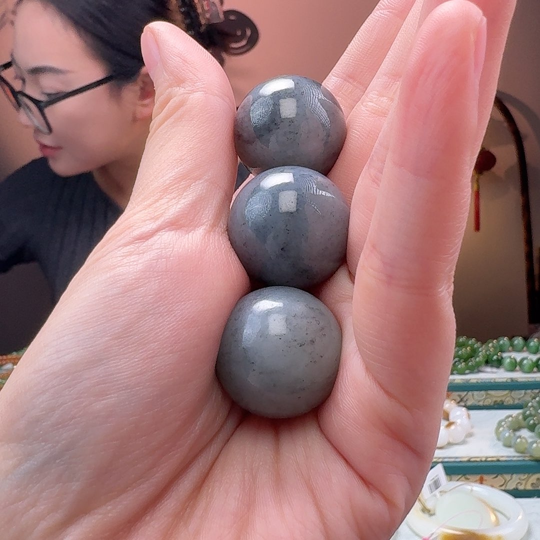 和田玉吊坠拍一发一多样性发货18K金镶嵌