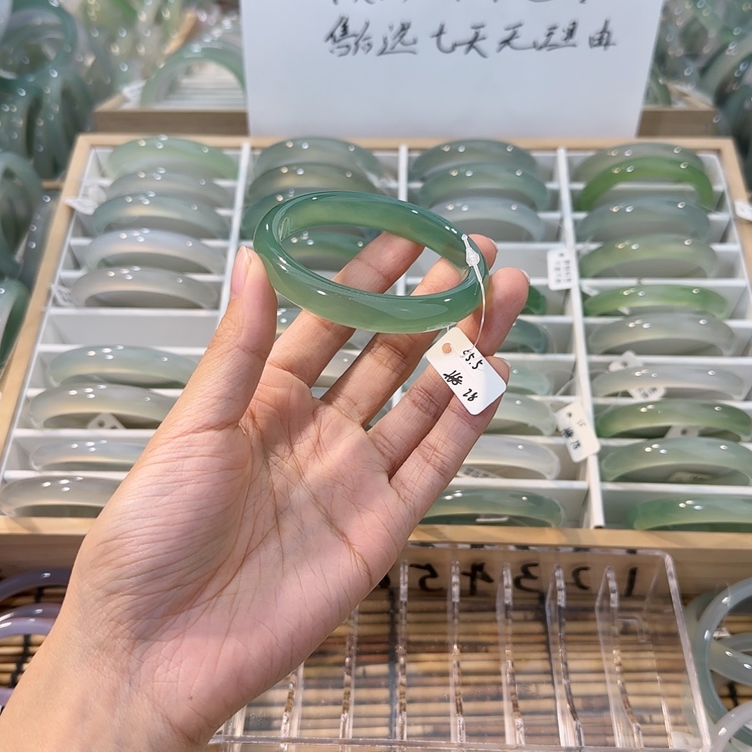 玛瑙/玉髓未镶嵌手镯圈口55.5