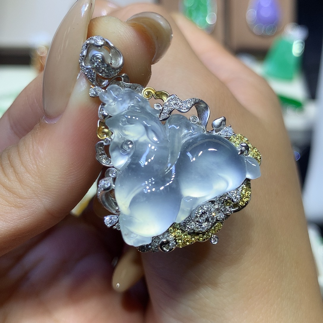 翡翠18K金镶嵌颈饰