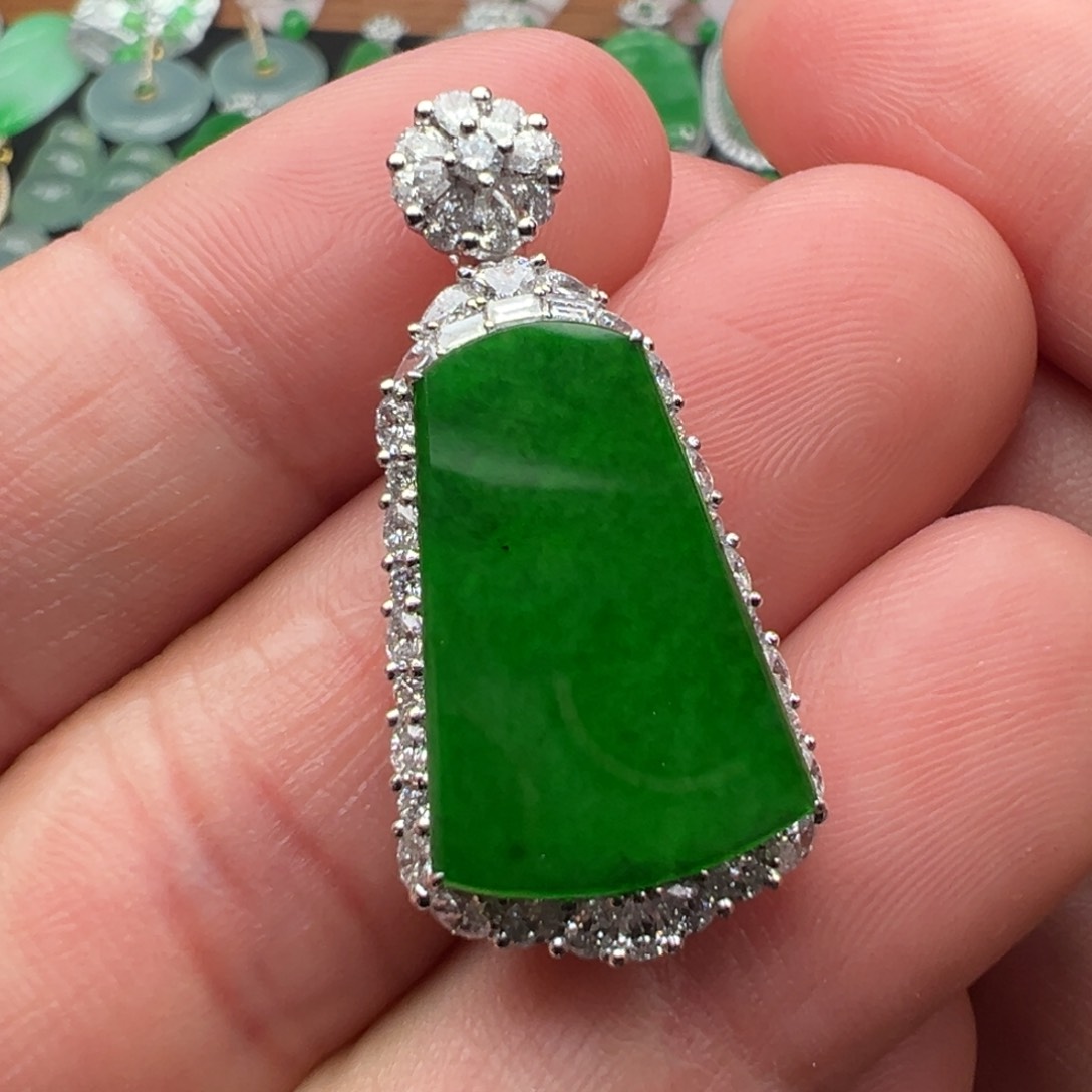 翡翠颈饰18K金镶嵌裸石19.4