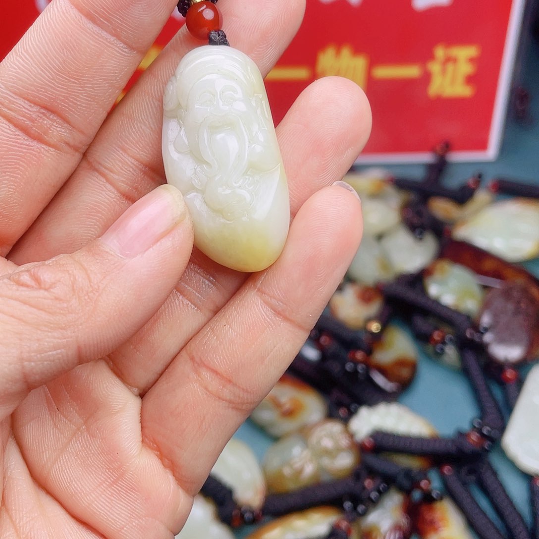 和田玉颈饰未镶嵌