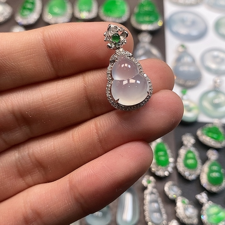 翡翠吊坠(不含链)18K金镶嵌葫芦