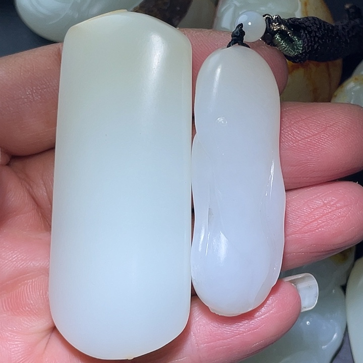 五***尊和田玉未镶嵌车挂