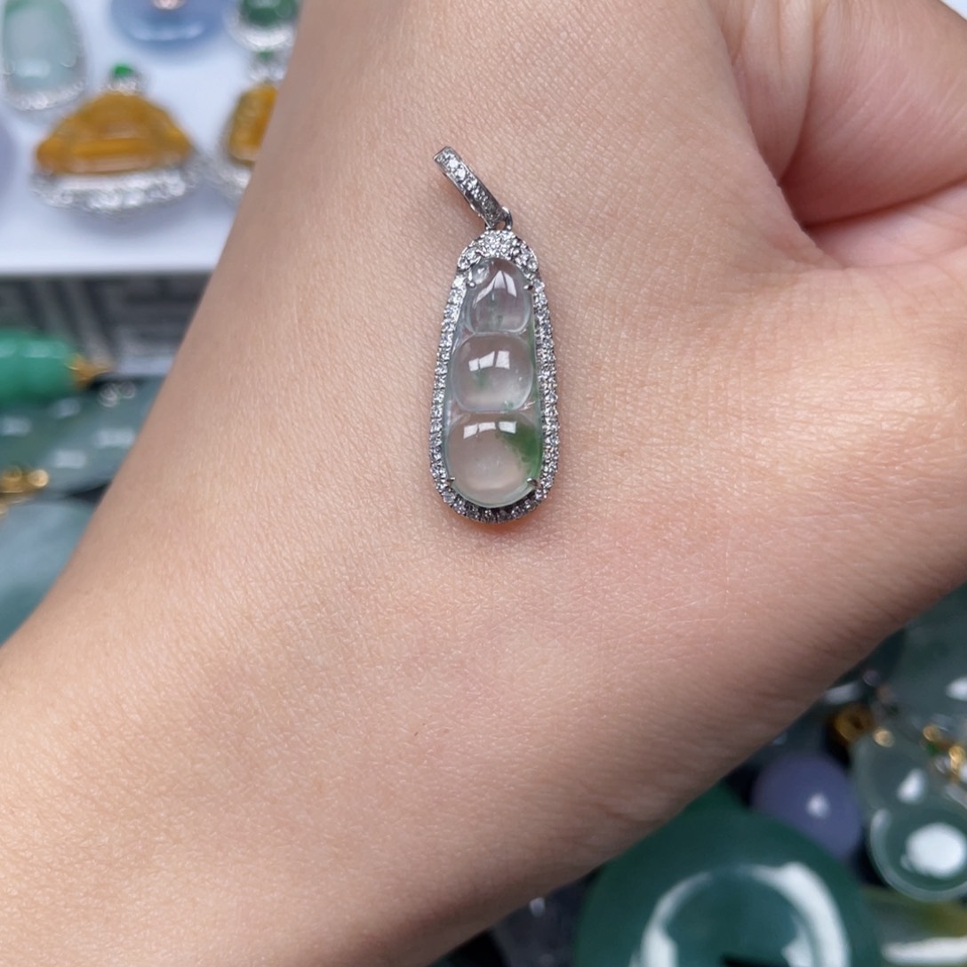 翡翠颈饰18K金镶嵌翡翠