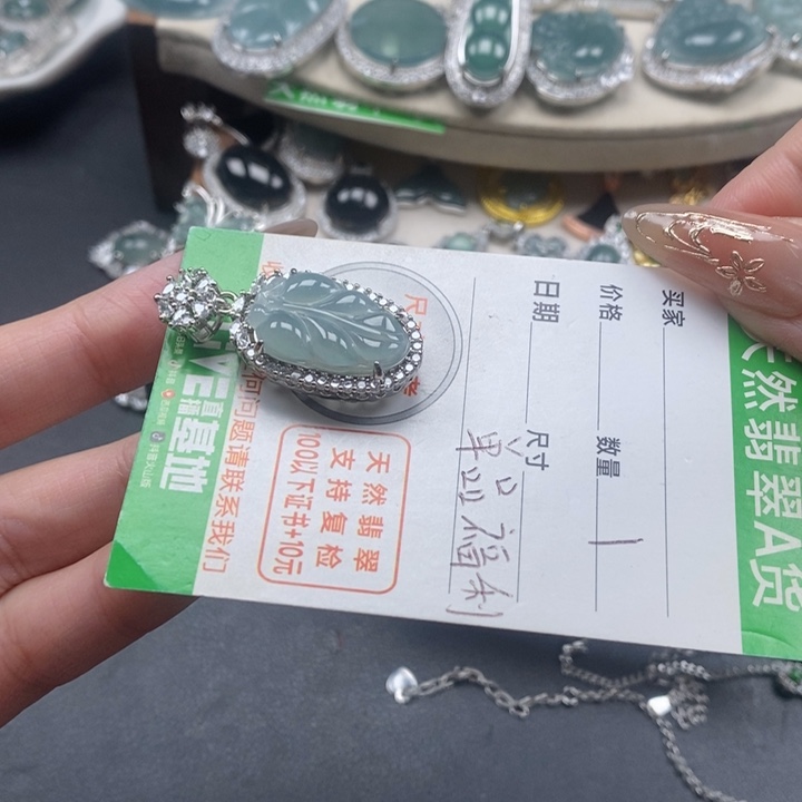 翡翠颈饰未镶嵌翡翠
