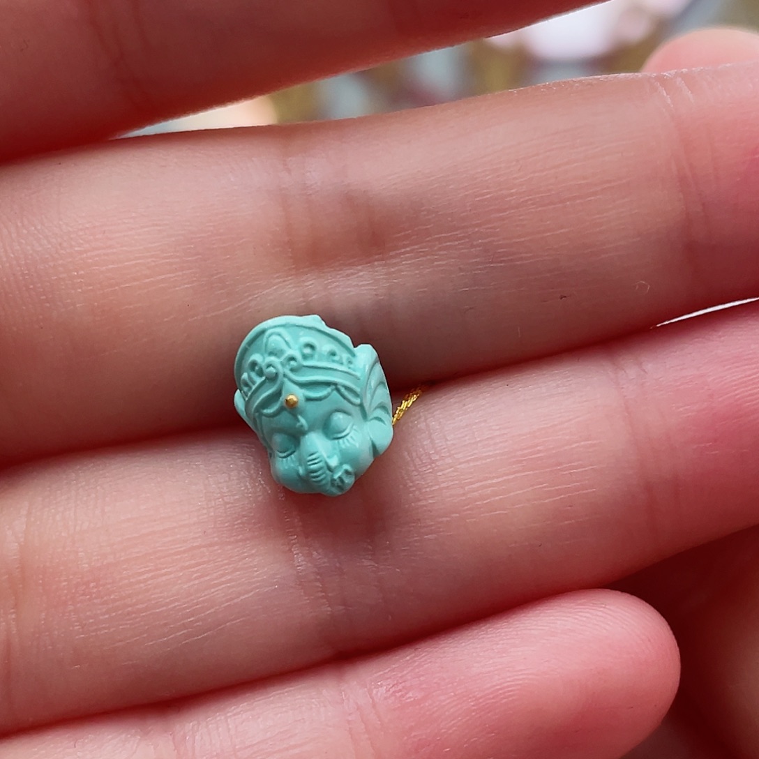 绿松石颈饰未镶嵌