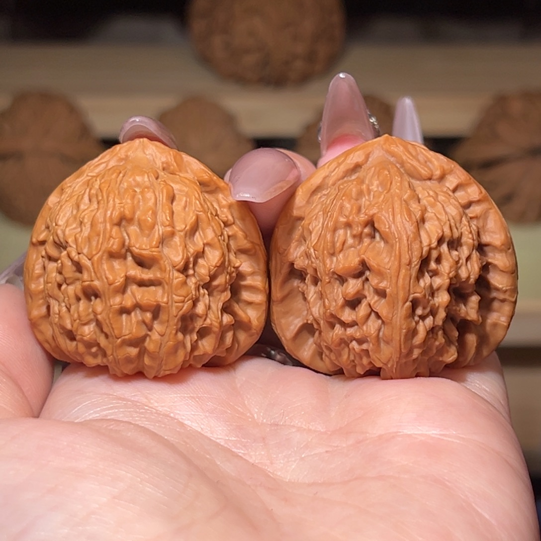 文玩核桃吊坠36+三角白（单只微修）