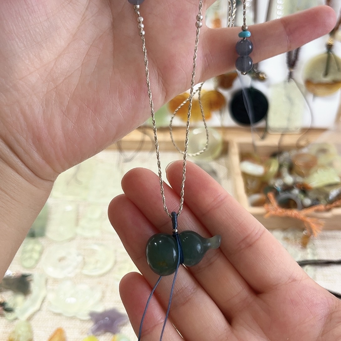 未镶嵌蛇纹石玉颈饰