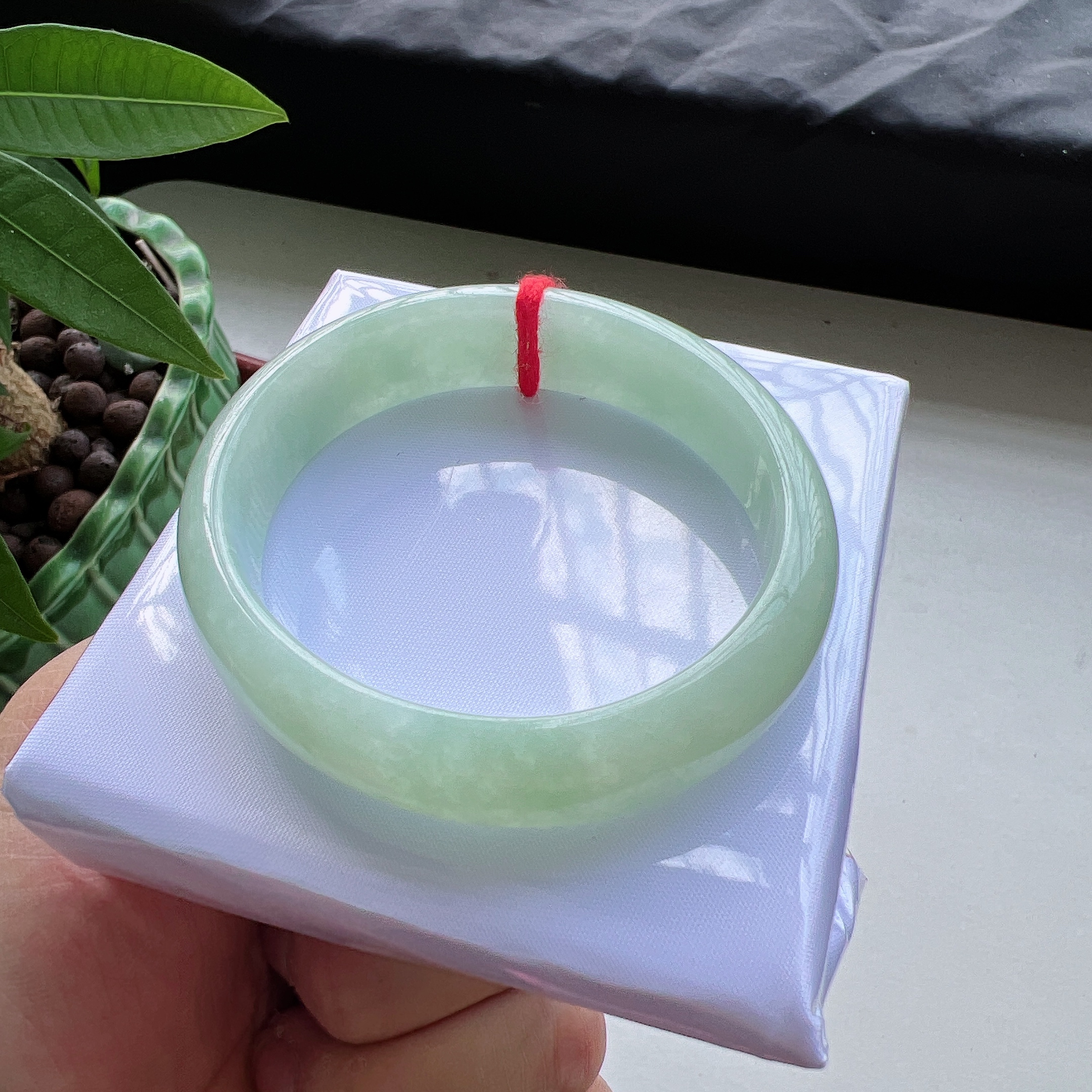  【手机实拍0色差】缅甸翡翠A货老坑冰糯种54圈贵妃手镯绿色冰透