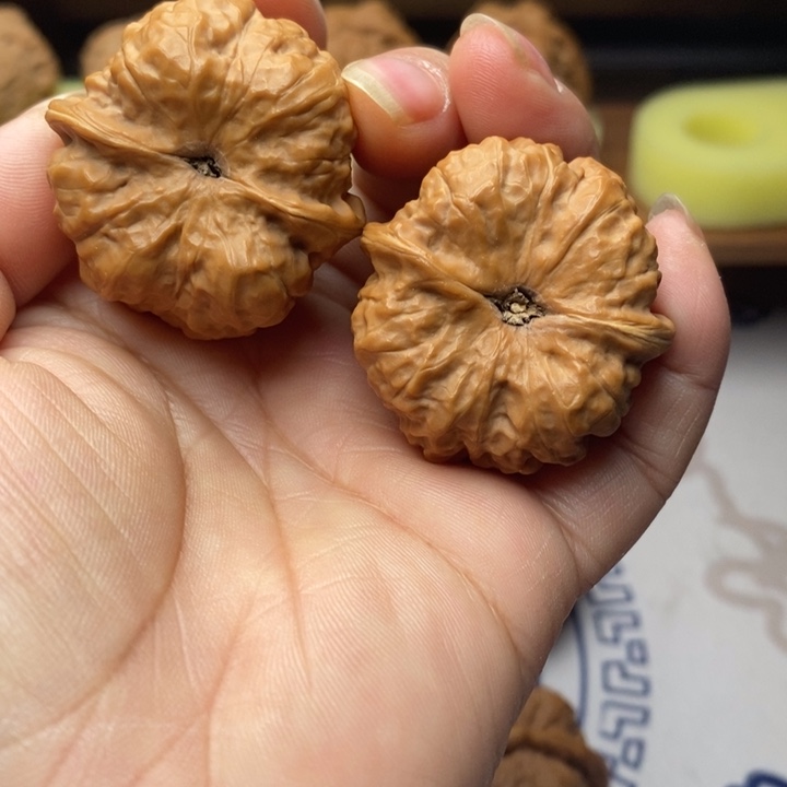 大叶紫檀（黑酸枝木类）文玩核桃蛤蟆头尖棱有修36尺