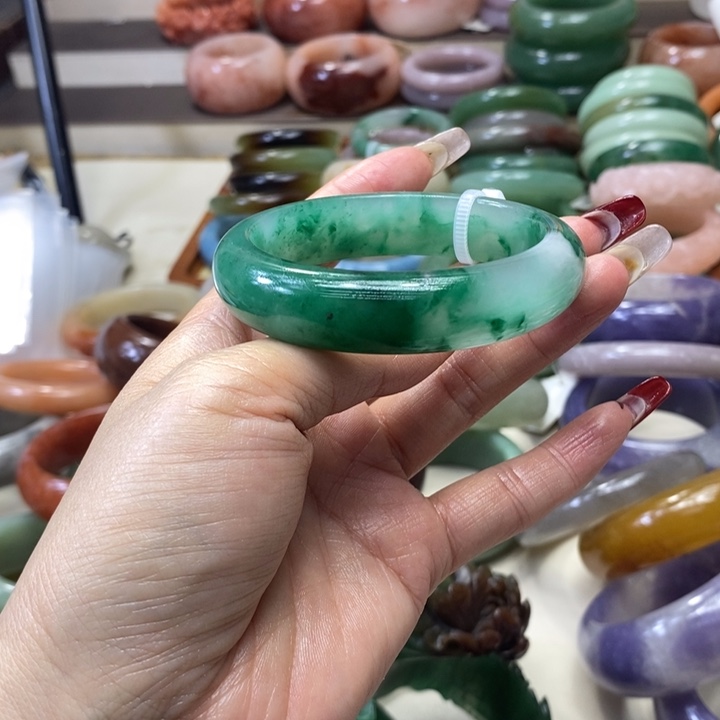 未镶嵌手镯石英质玉小*情