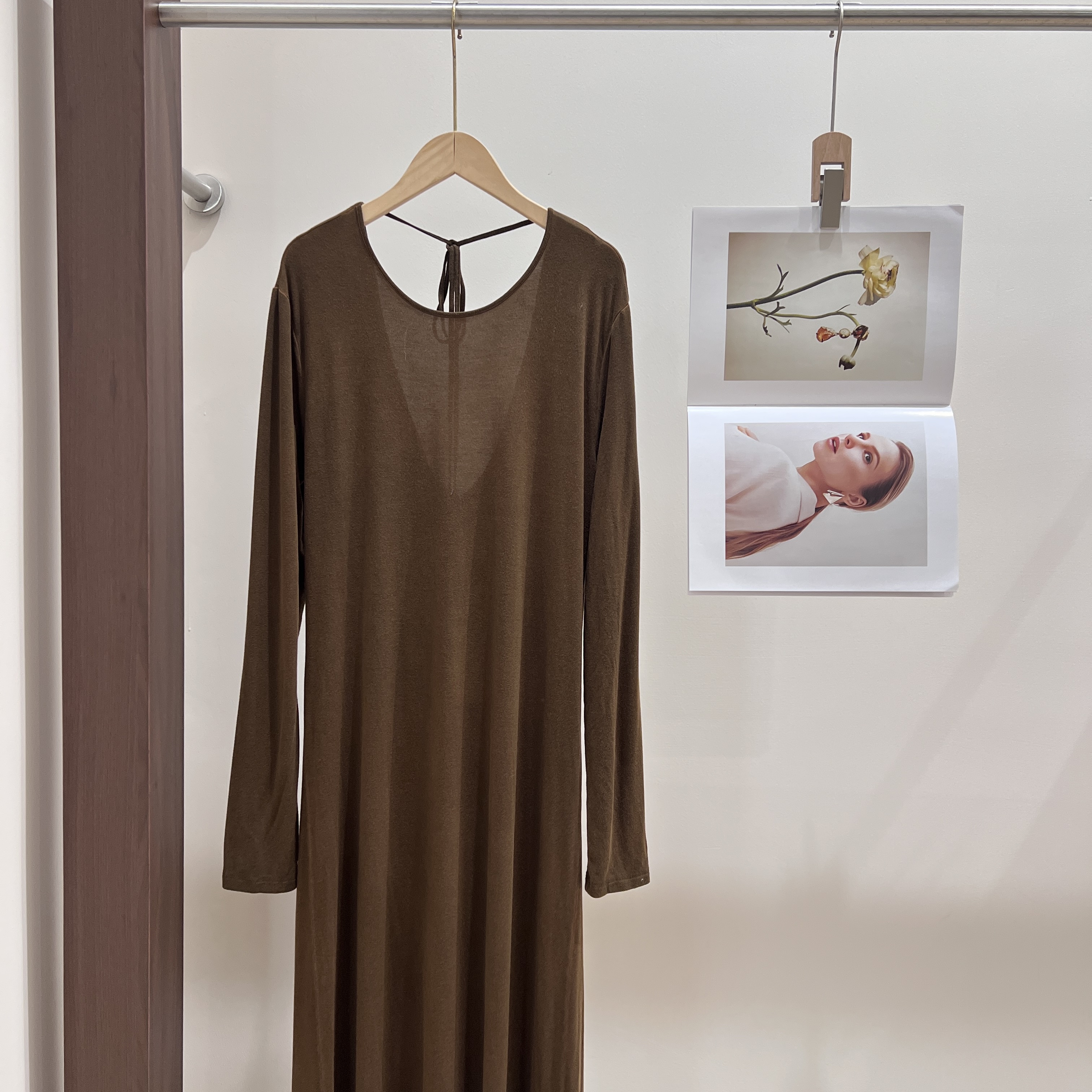 ZZ休闲风V领U型领长裙喇叭袖连衣裙时尚针织纯色简约X120