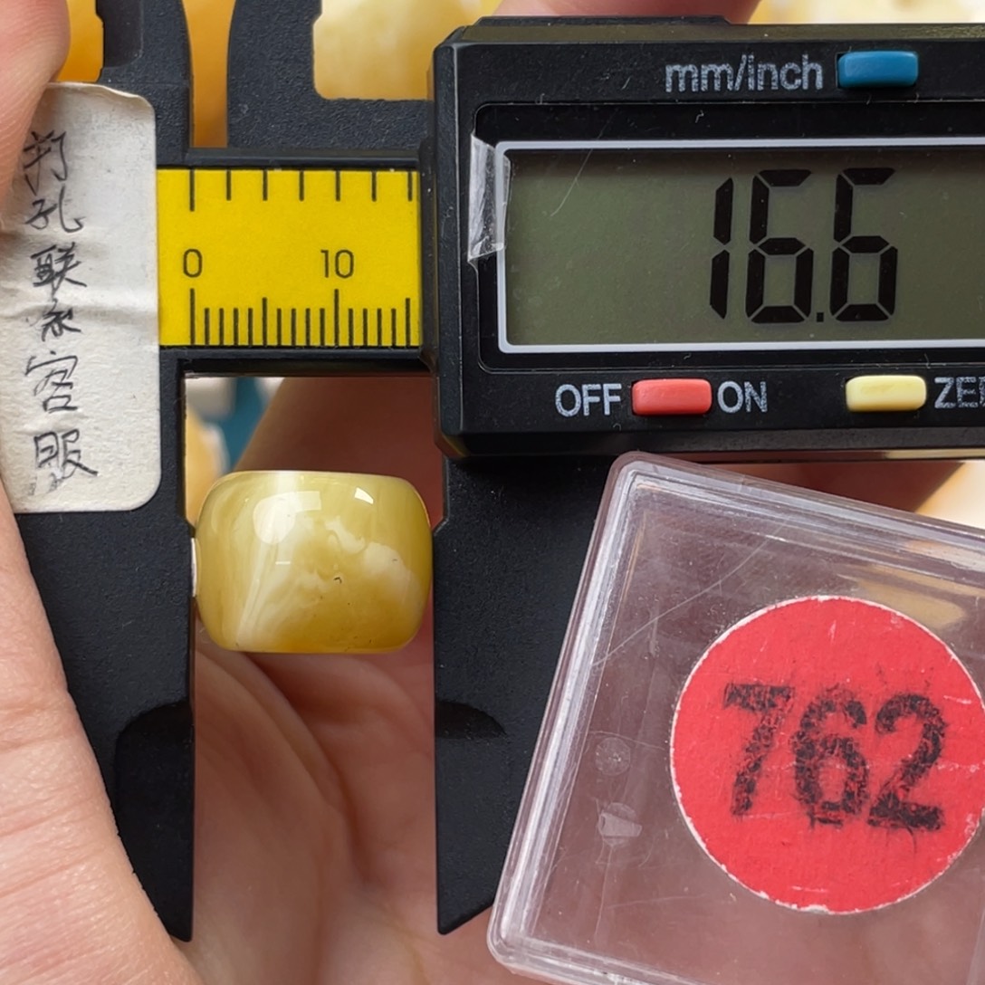 蜜蜡未镶嵌珠宝奇石瑕疵