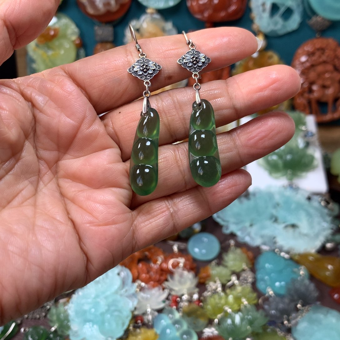 蛇纹石玉未镶嵌耳坠