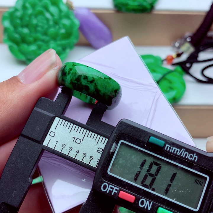 翡翠未镶嵌戒指戒指