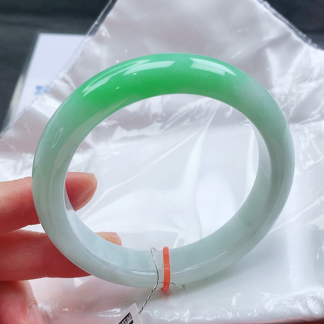 翡翠手镯未镶嵌天然翡翠手镯