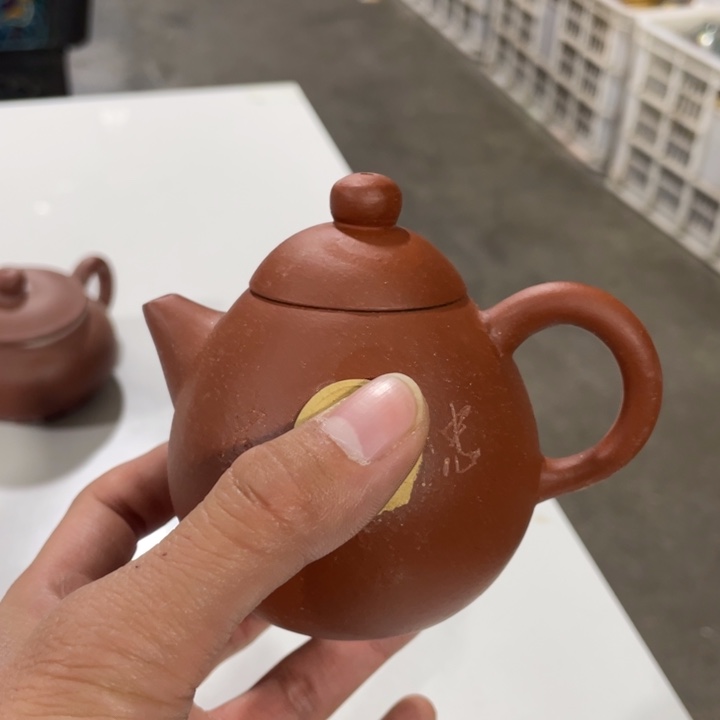 紫砂茶壶老厂紫砂壶一件。