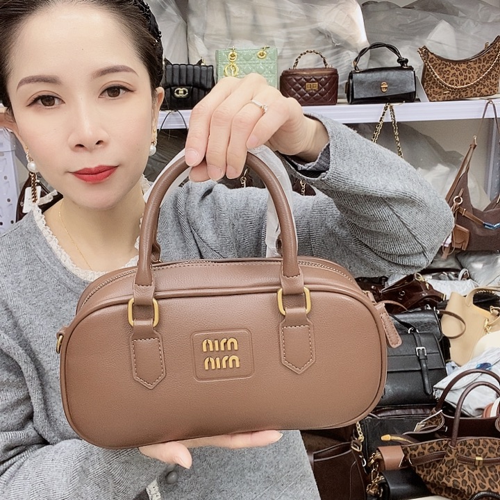 蚕丝小牛剖层皮革PU