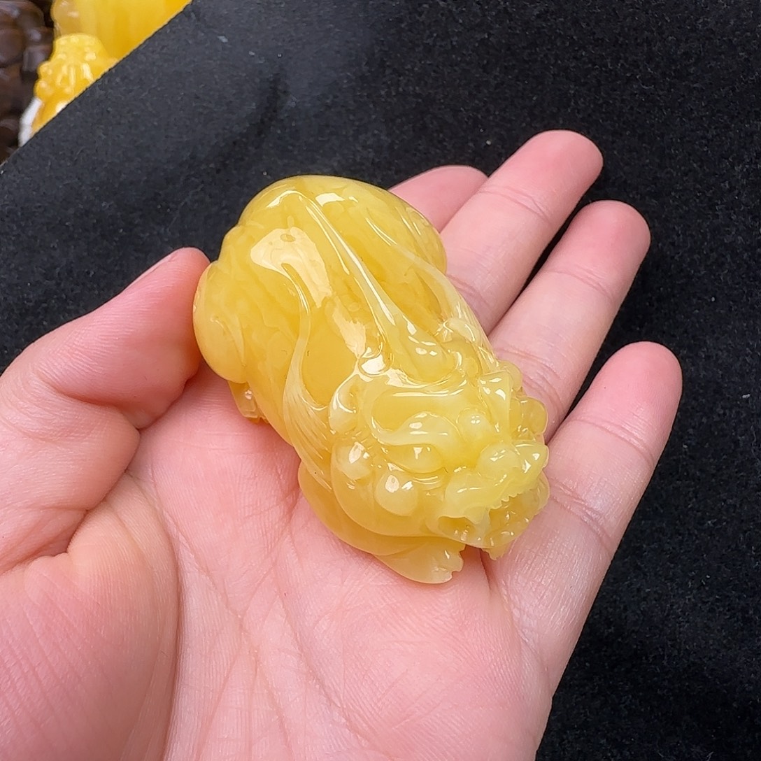 蜜蜡未镶嵌珠宝奇石
