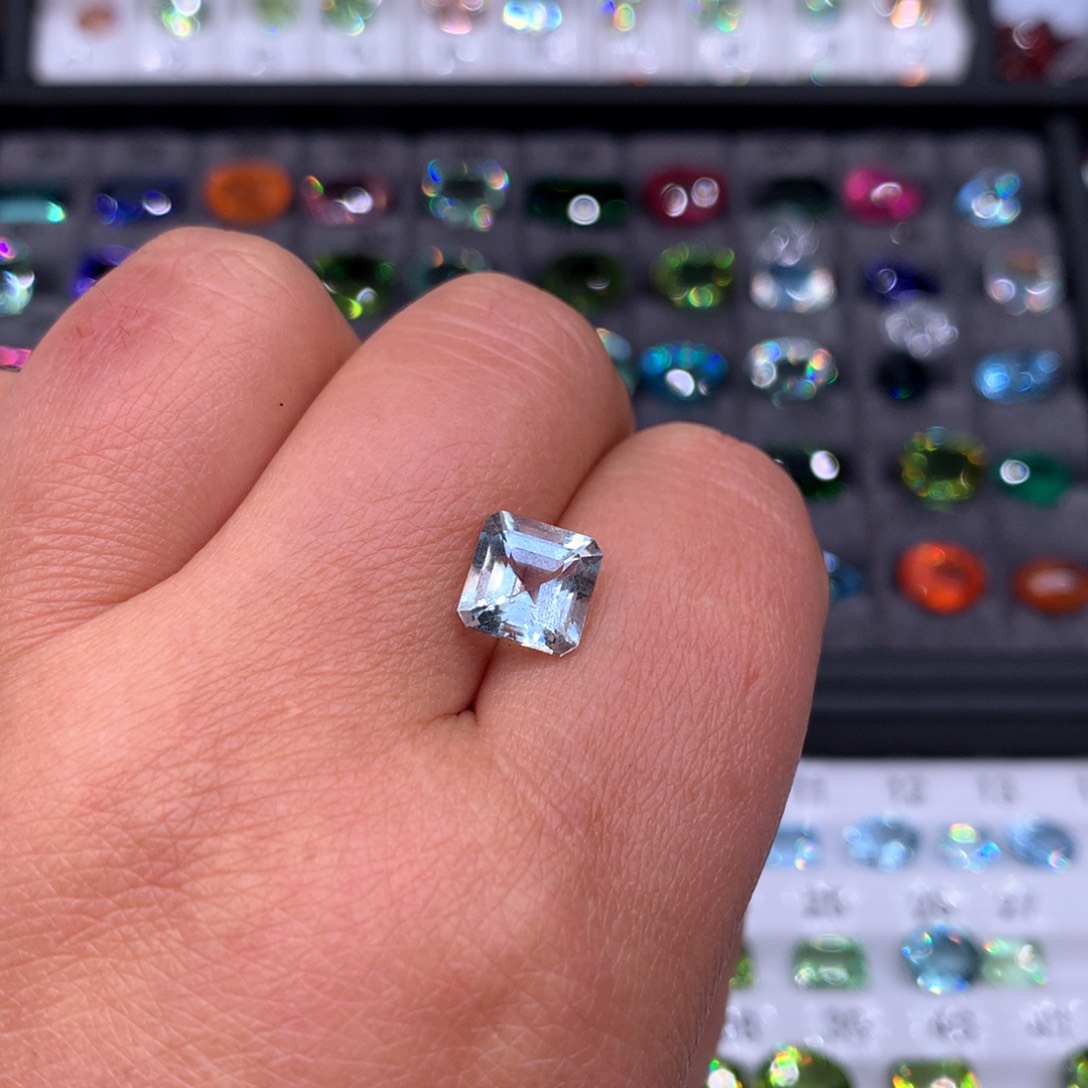 海蓝宝石裸石未镶嵌2.55克拉