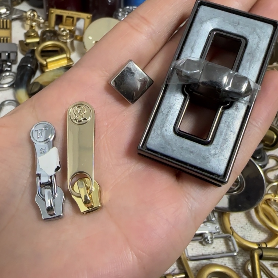 三号拉链头各10包锁2个卡脚脚钉10元20个