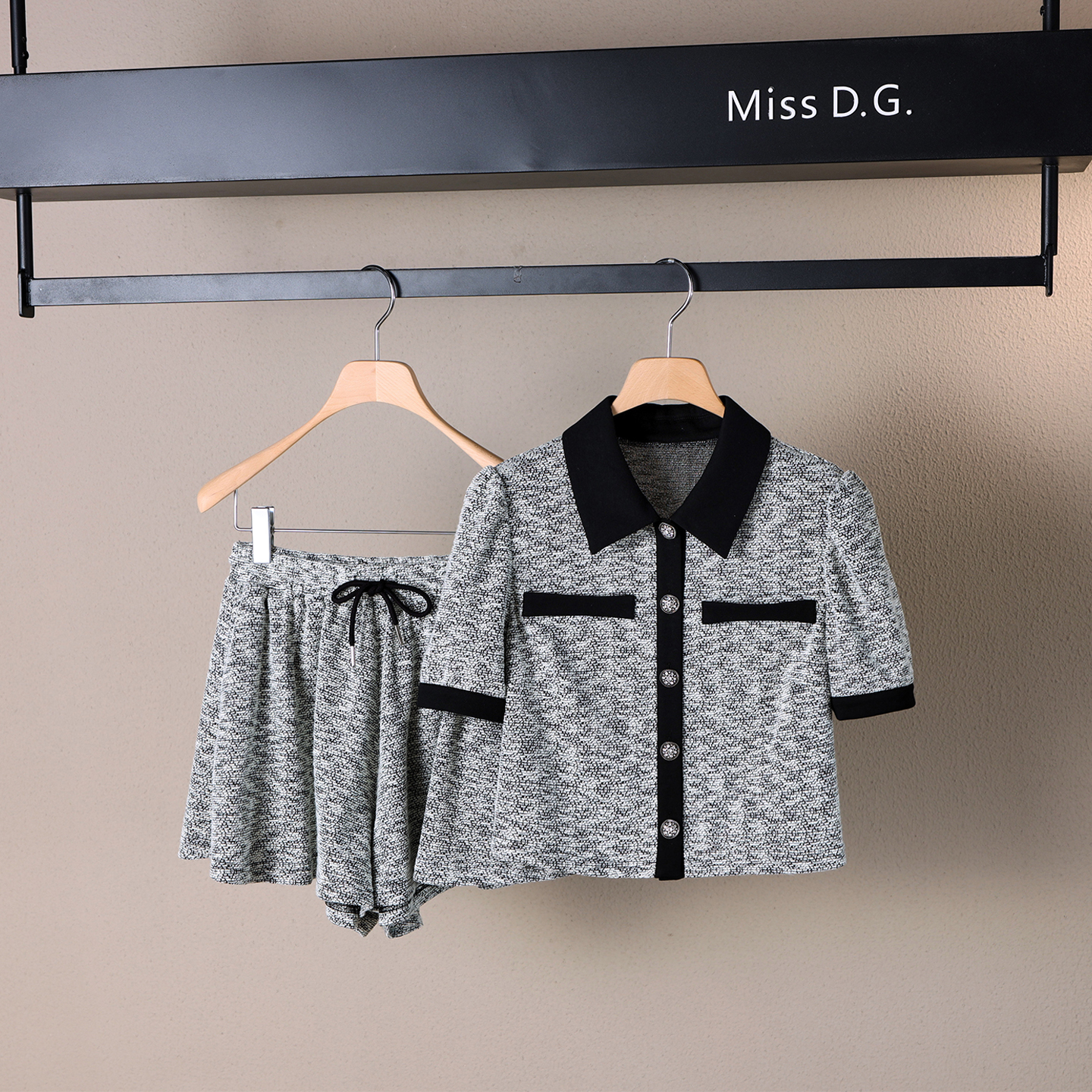 MissD.G.短外套女夏季新款显瘦短袖上衣气质通勤短裤套装XH-J213