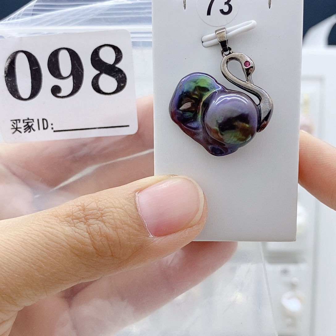 钛钢颈饰淡水珍珠
