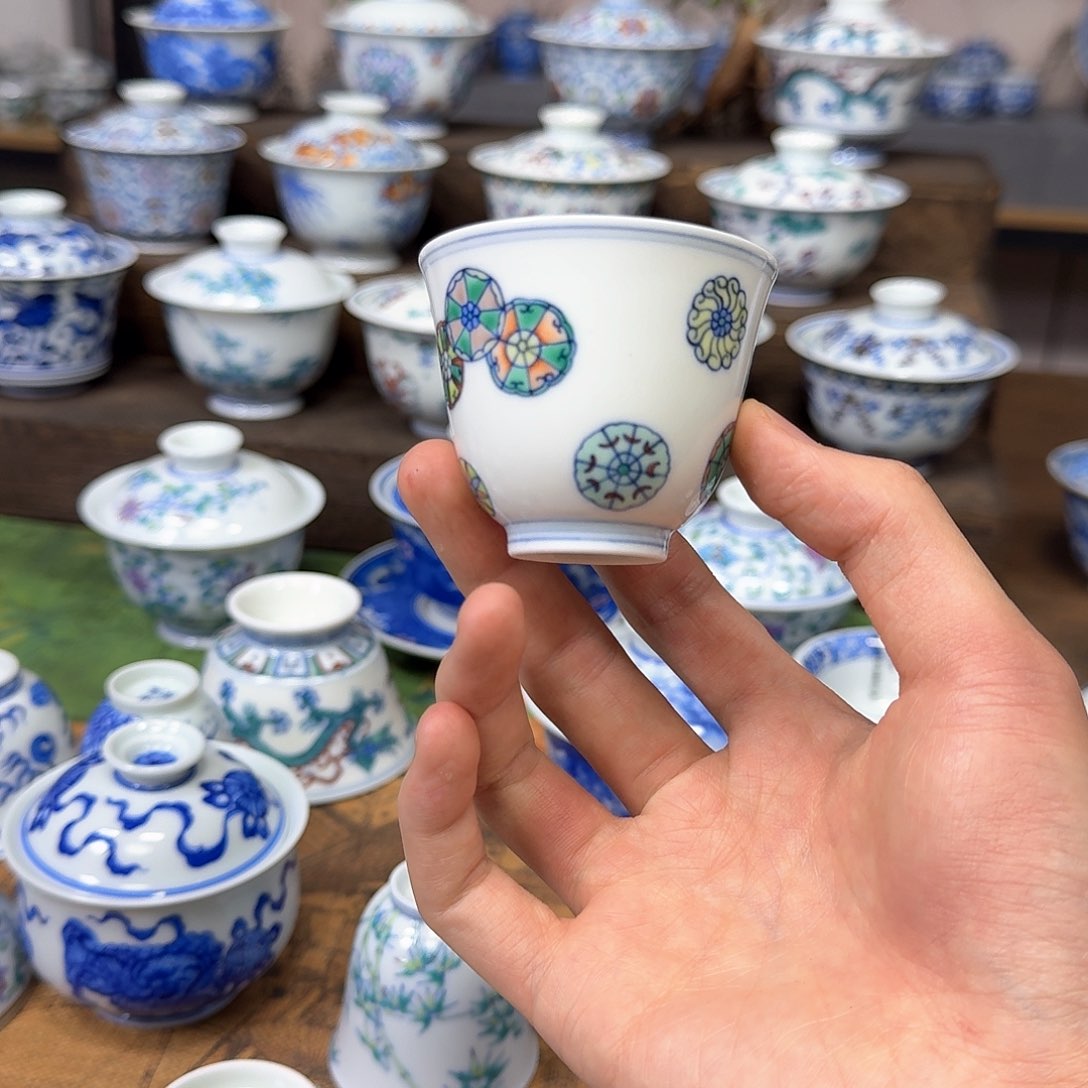 明逸堂斗彩皮球花杯