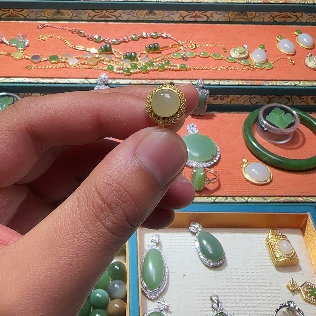 和田玉未镶嵌戒指