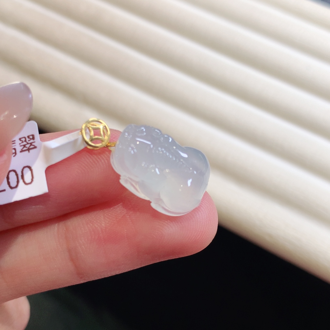 翡翠颈饰18K金镶嵌貔貅