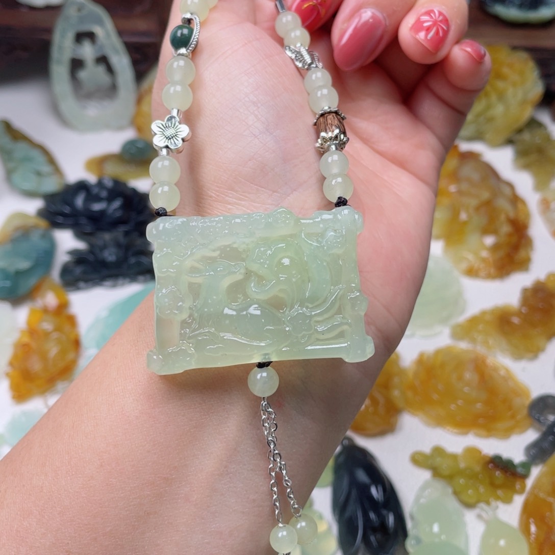 蛇纹石玉颈饰未镶嵌