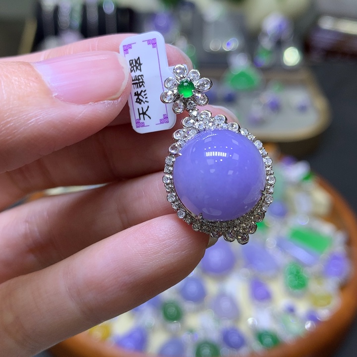 翡翠颈饰18K金镶嵌翡翠吊坠项链