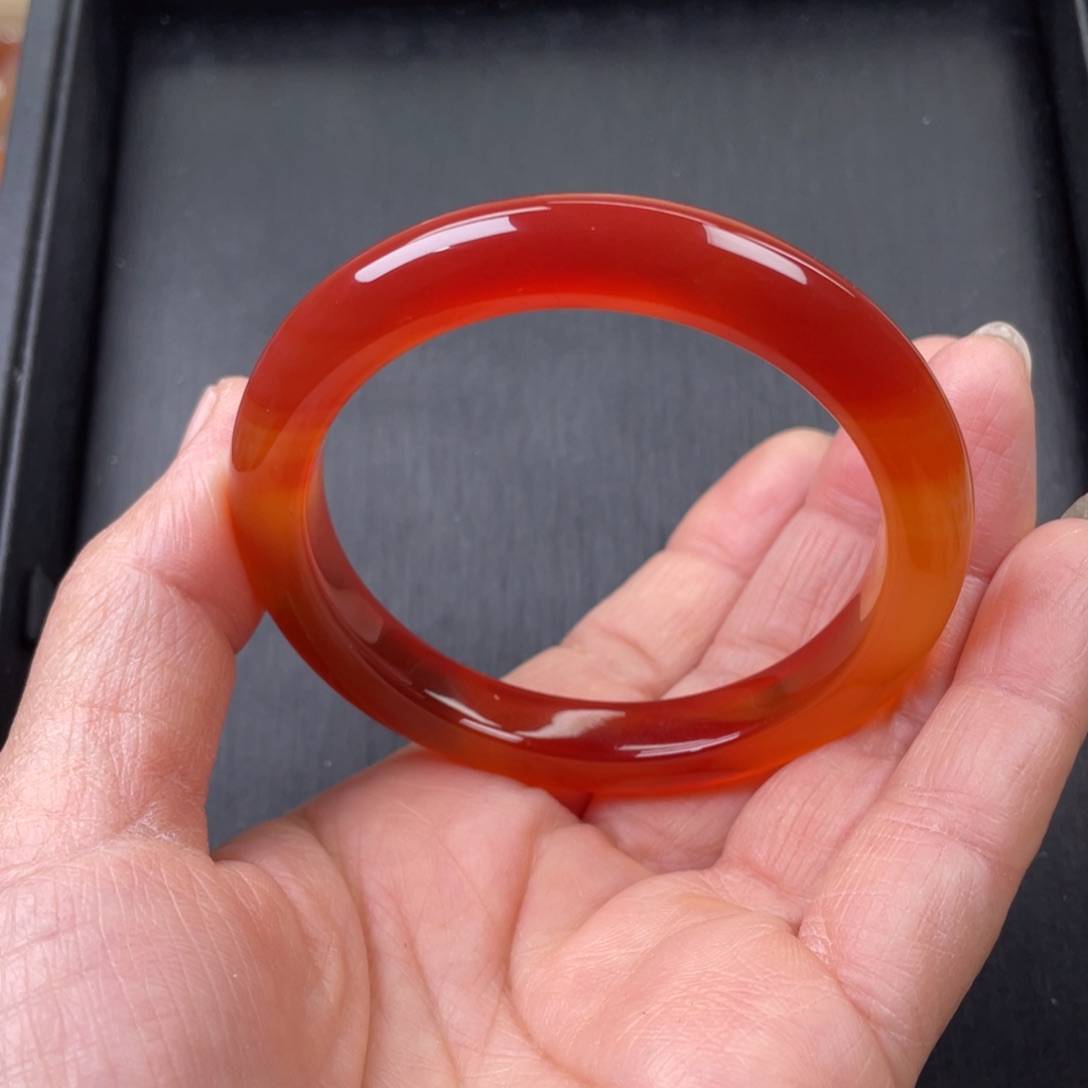 玛瑙/玉髓手镯未镶嵌54圈口