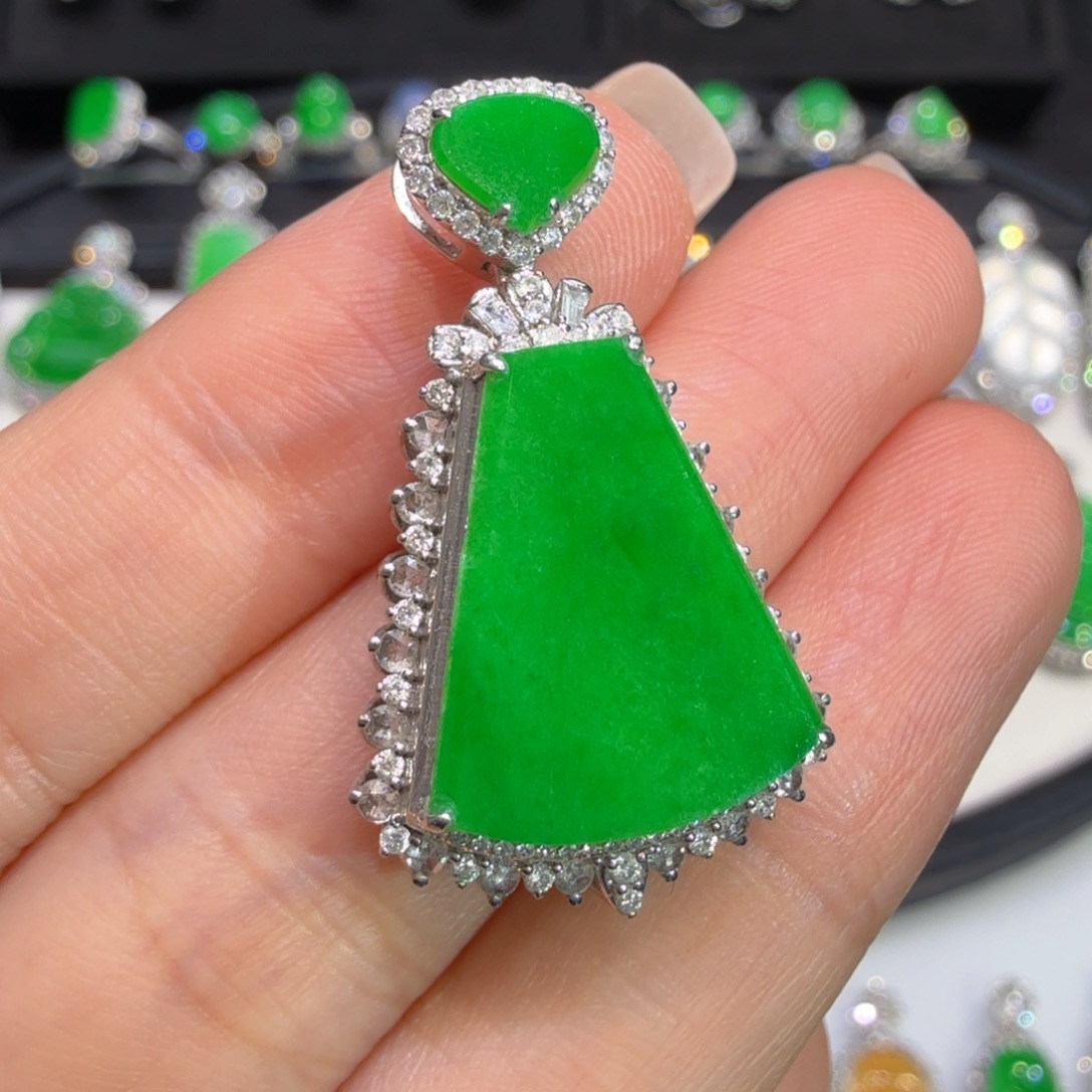 翡翠18K金镶嵌颈饰收到货48小时鉴赏期