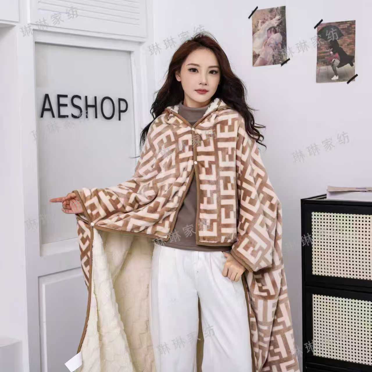 多功能保暖披肩毛毯午休毯子两用工位午睡办公室斗篷成人披风冬季