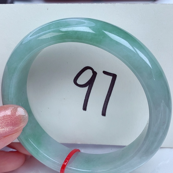 翡翠手镯未镶嵌翡翠