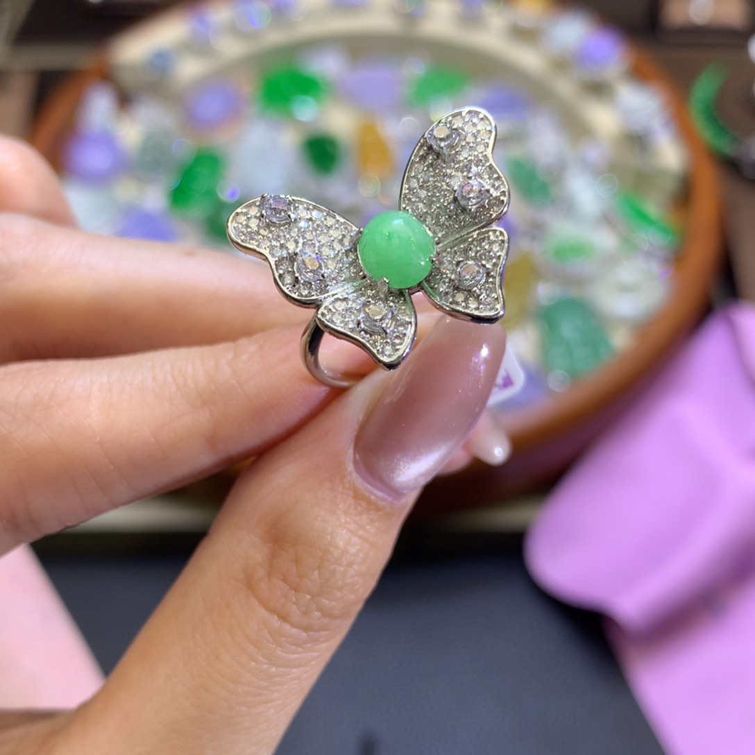 翡翠颈饰银S925镶嵌翡翠吊坠