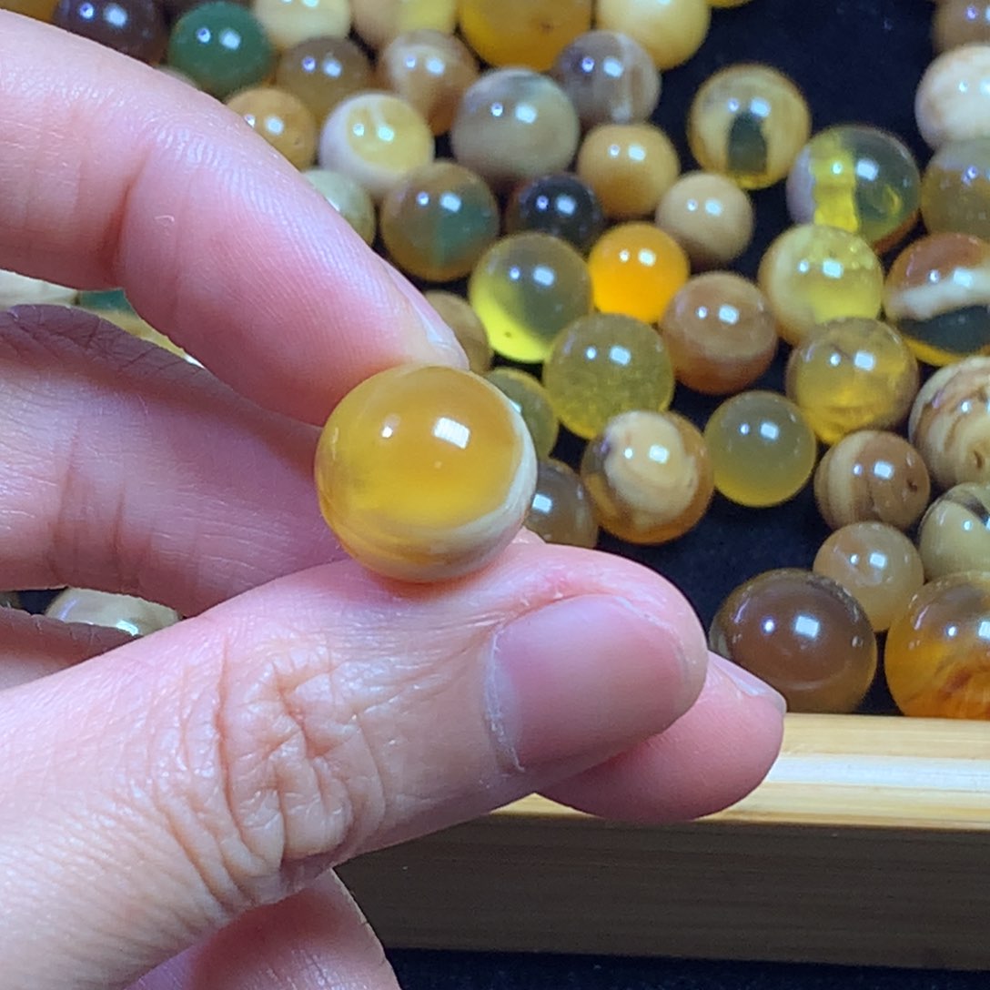 未镶嵌琥珀裸石瘦*墩瓷白蛋黄