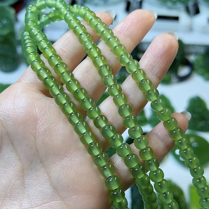 蛇纹石玉颈饰未镶嵌小*车