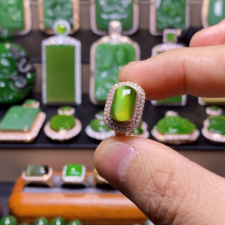 吊坠(不含链)18K金镶嵌和田玉刘**少