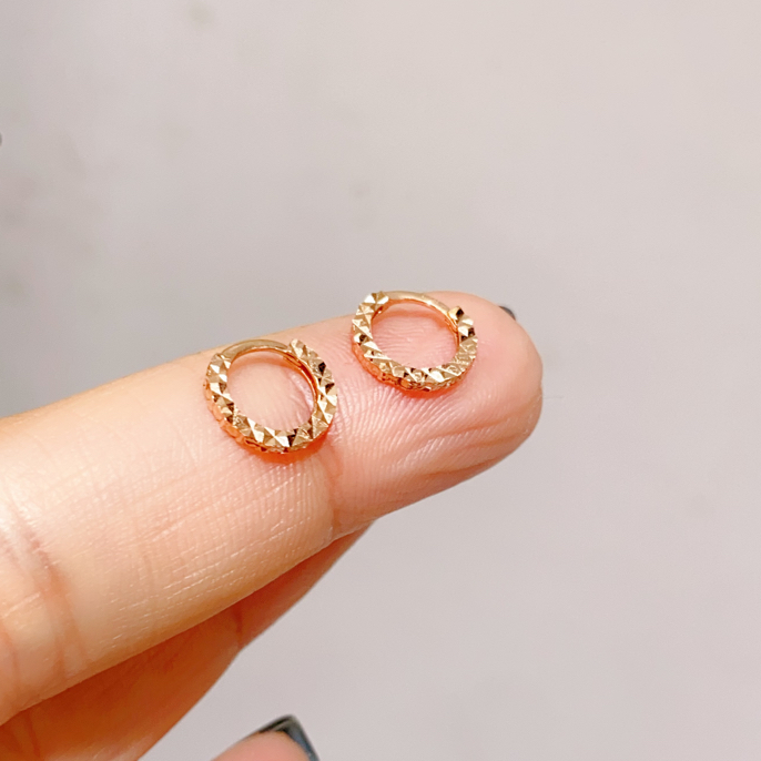 18K车花休闲耳扣0.63克