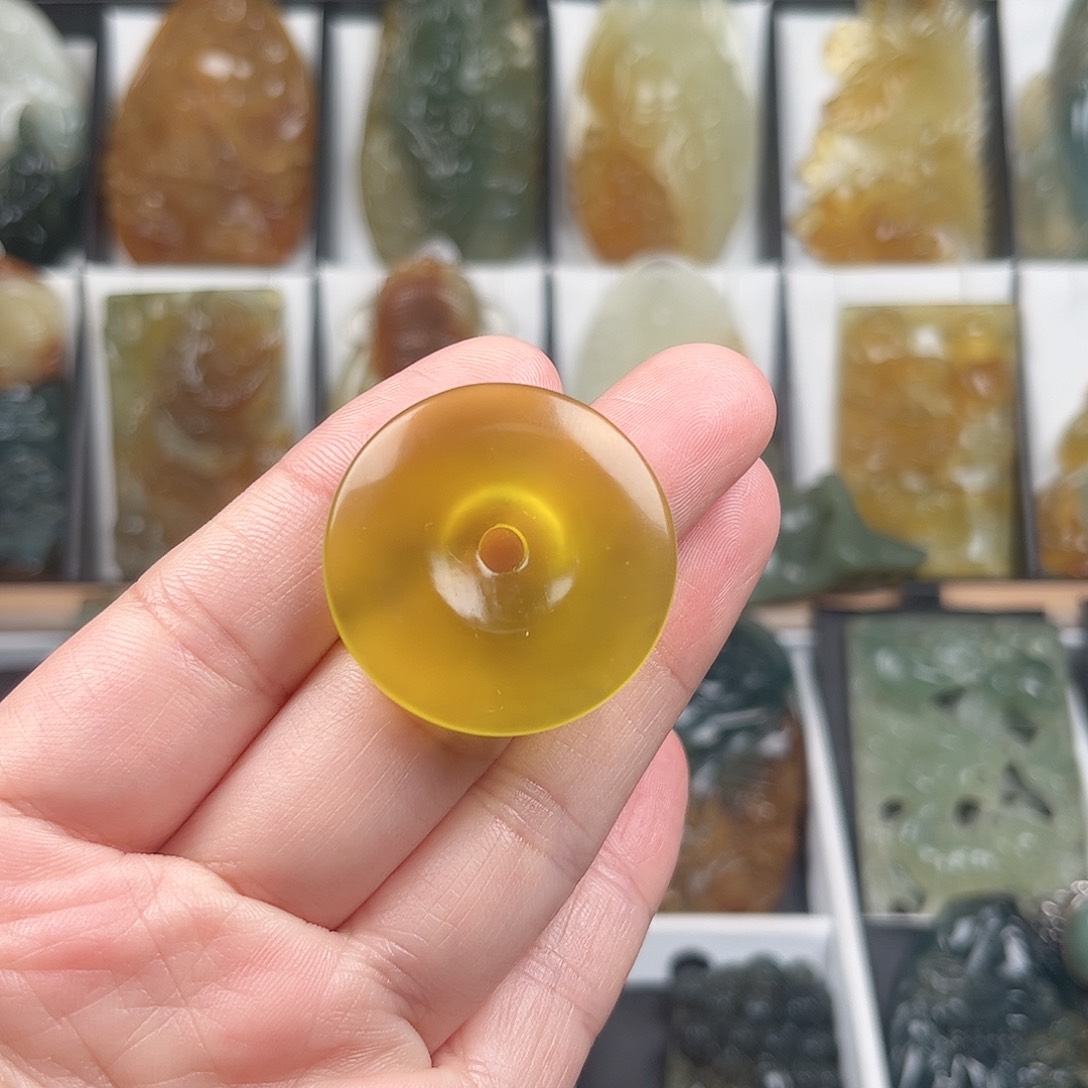 蛇纹石玉未镶嵌颈饰