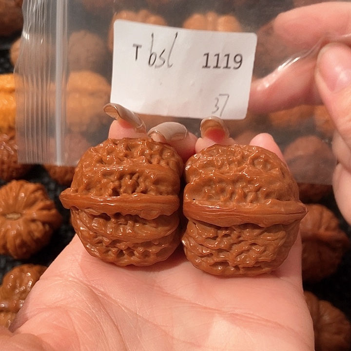 文玩核桃吊坠白狮子37