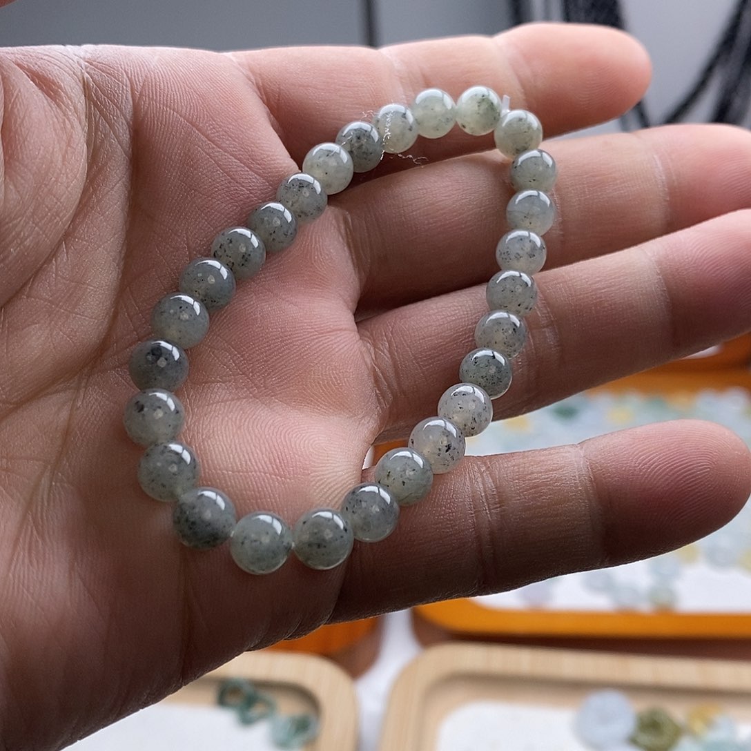 翡翠颈饰未镶嵌冰手串