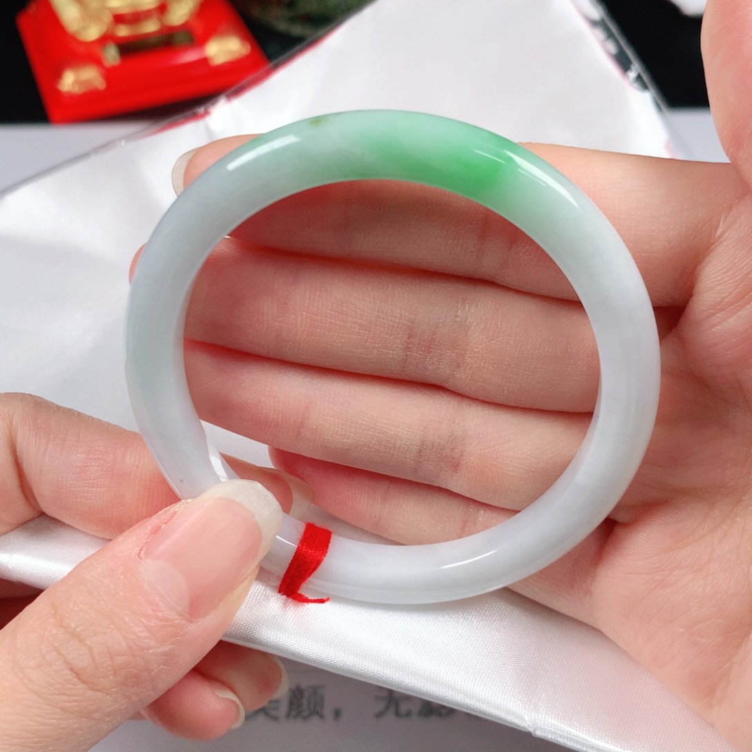 翡翠手镯未镶嵌53圈