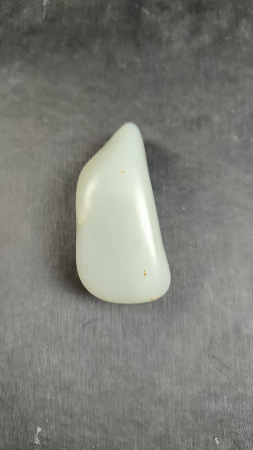 巴依哥精美和田玉58.9克