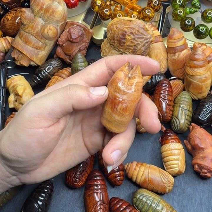 松木琥珀木文玩把件